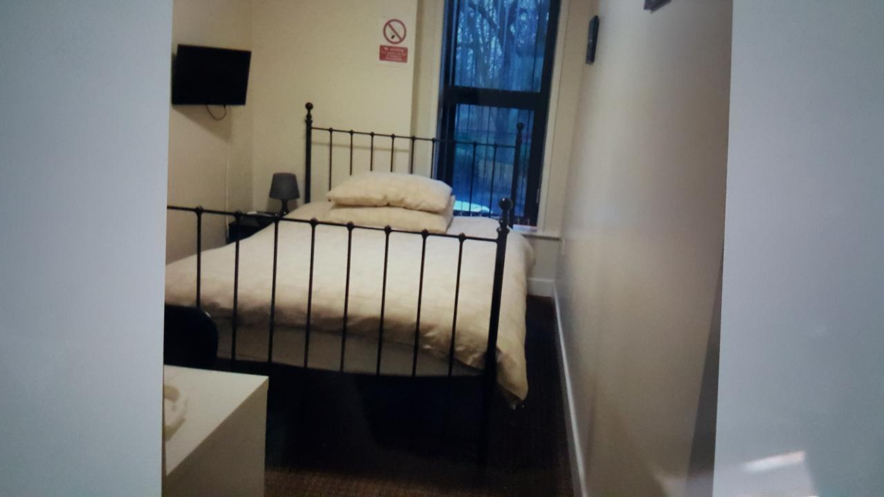 Kings Arms Hotel Farnworth المظهر الخارجي الصورة